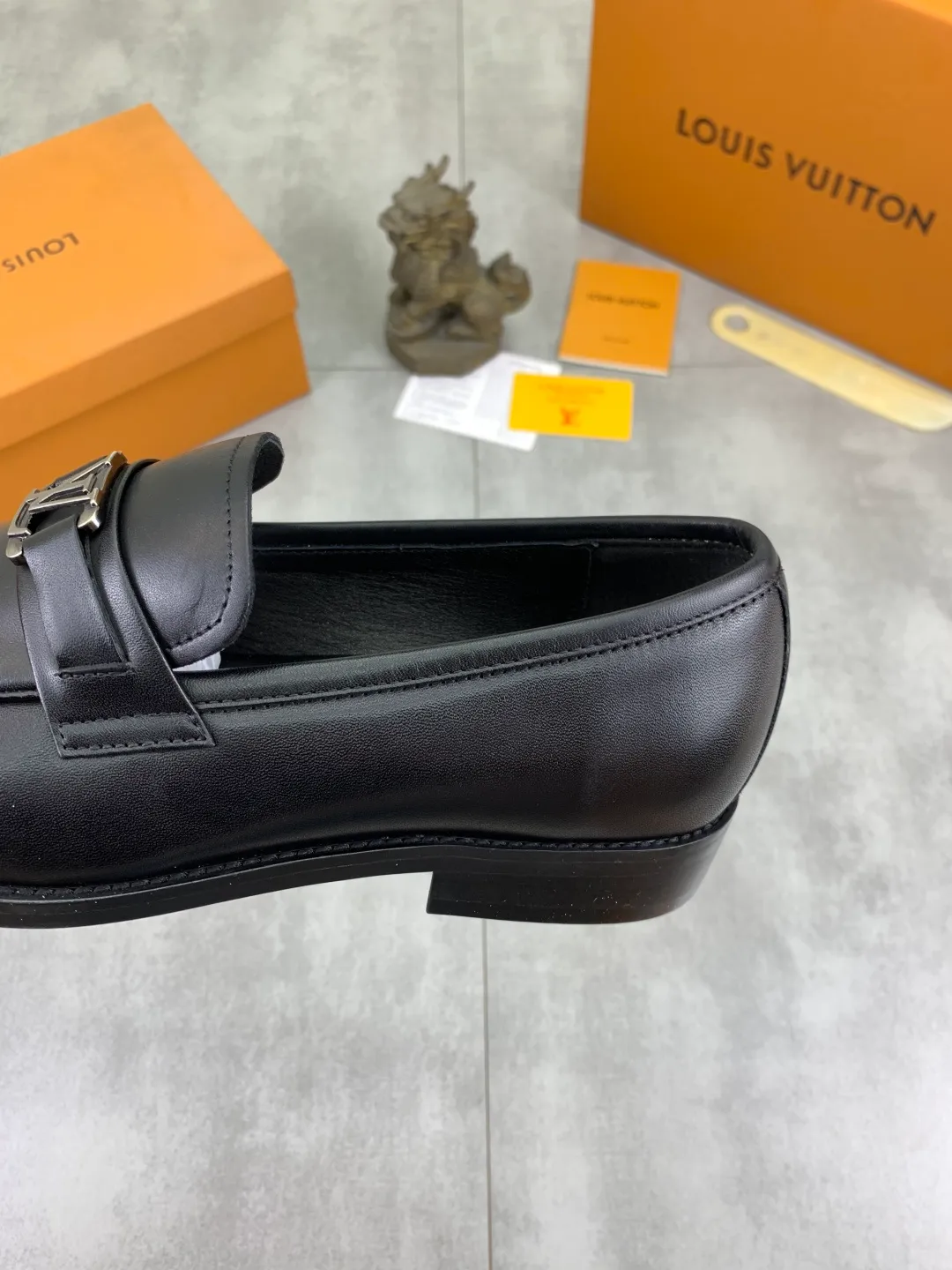 Men's Men's Shoes 💰P420 [New Style] 💰Yangli💎💎💎[Louis Vuitton] LV high-end men's formal business leather shoes, original order 1:1! Original imported calfskin, original metal buckle, imported sheepskin lining for feet, original outsole, men's shoe size: 39-45 (38.46 customized) black optional